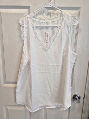 5/25 White Lace-Trim V-Neck Sleeveless Top